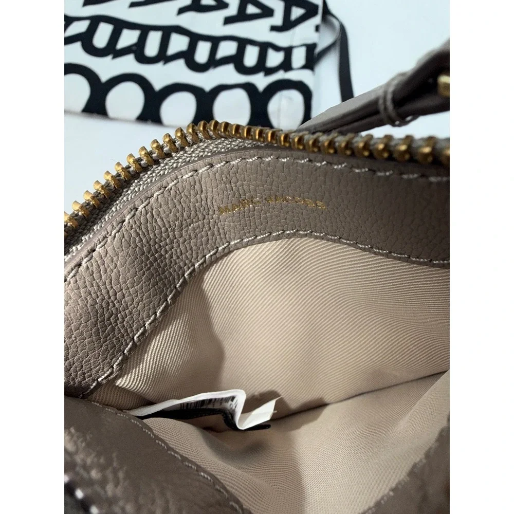 Marc Jacobs Top Zip Multi Wallet Taupe Leather Card Case Gold Hardware NYC 1984